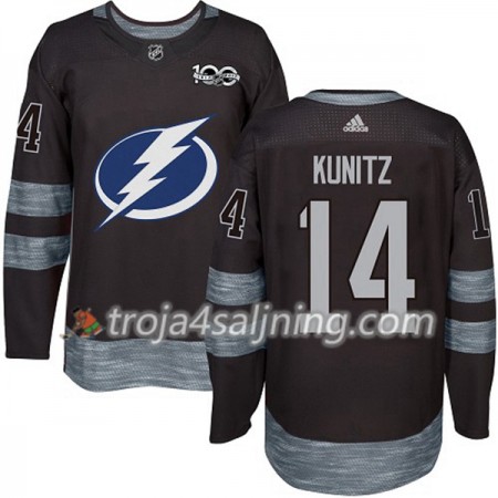 Tampa Bay Lightning tröja Chris Kunitz 14 1917-2017 100th Anniversary Adidas Svart Authentic - NHL Tröjor Herr Tampa Bay Lightning tröja Chris Kunitz 14 1917-2017 100th Anniversary Adidas Svart Authentic - NHL Tröjor Herr